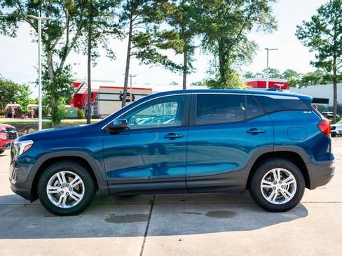 Used 2021 GMC Terrain SLE FWD image 2