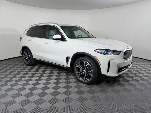 New 2026 BMW X5 sDrive40i image 7