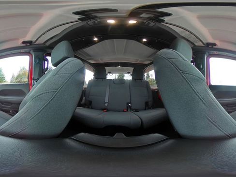 Used 2025 Jeep Wrangler Unlimited Rubicon image 41