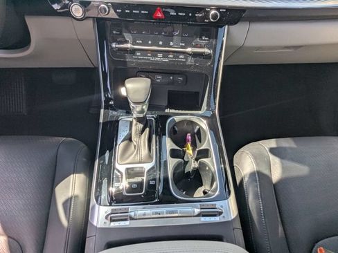Certified 2024 Kia Carnival SX Prestige FWD image 20