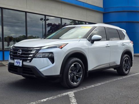 Used 2024 Nissan Rogue SV w/ SV Premium Package FWD image 1