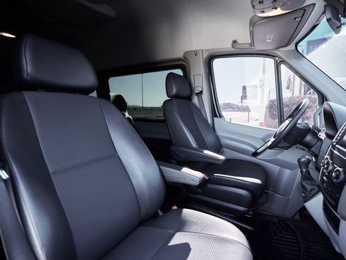 Used 2018 Mercedes-Benz Sprinter 2500 image 44