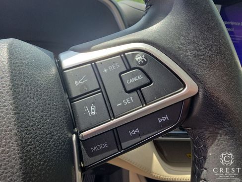 Used 2023 Toyota Highlander XLE FWD image 14