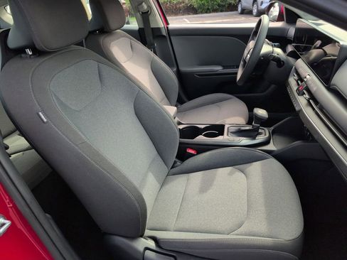 Used 2025 Kia K4 LXS image 31