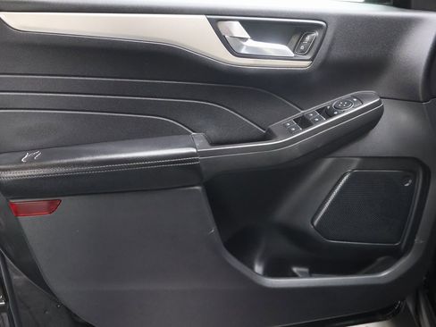 Used 2021 Ford Escape SE image 16