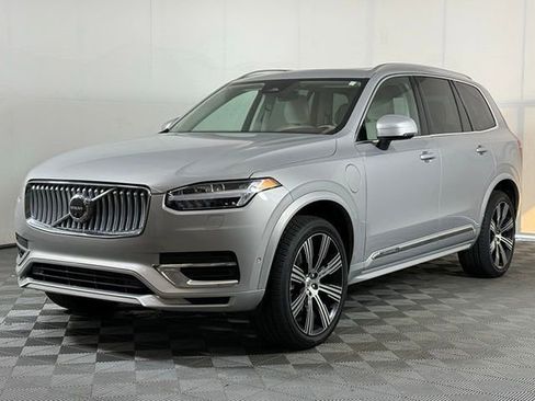 Used 2023 Volvo XC90 T8 Plus AWD/4WD image 2