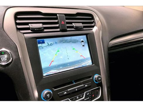 Used 2018 Ford Fusion SE w/ Fusion SE Technology Package image 22