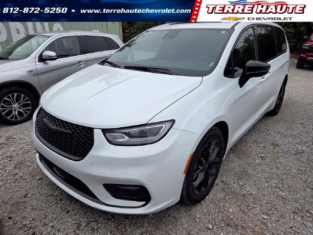 Used 2025 Chrysler Pacifica Limited FWD image 1