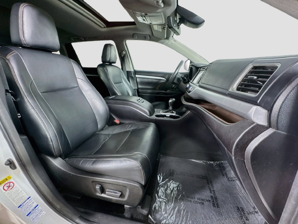 Used 2018 Toyota Highlander XLE AWD/4WD image 37