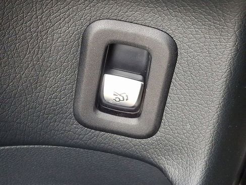 Used 2021 Mercedes-Benz GLC 300 4MATIC image 29