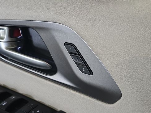 Used 2023 Chrysler Pacifica Touring-L FWD image 22