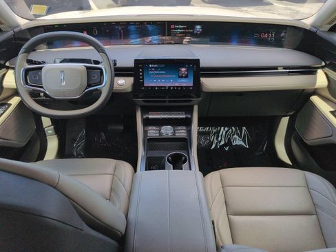 Certified 2025 Lincoln Nautilus Premier AWD/4WD image 15