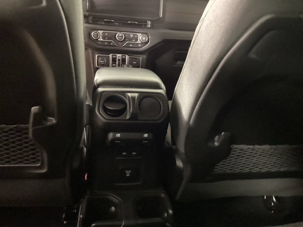 Used 2026 Jeep Wrangler Unlimited Rubicon AWD/4WD image 29