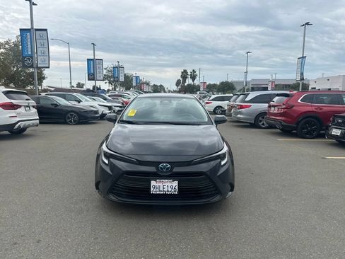 Used 2023 Toyota Corolla LE w/ Carpet Mat Package (TMS) FWD image 1