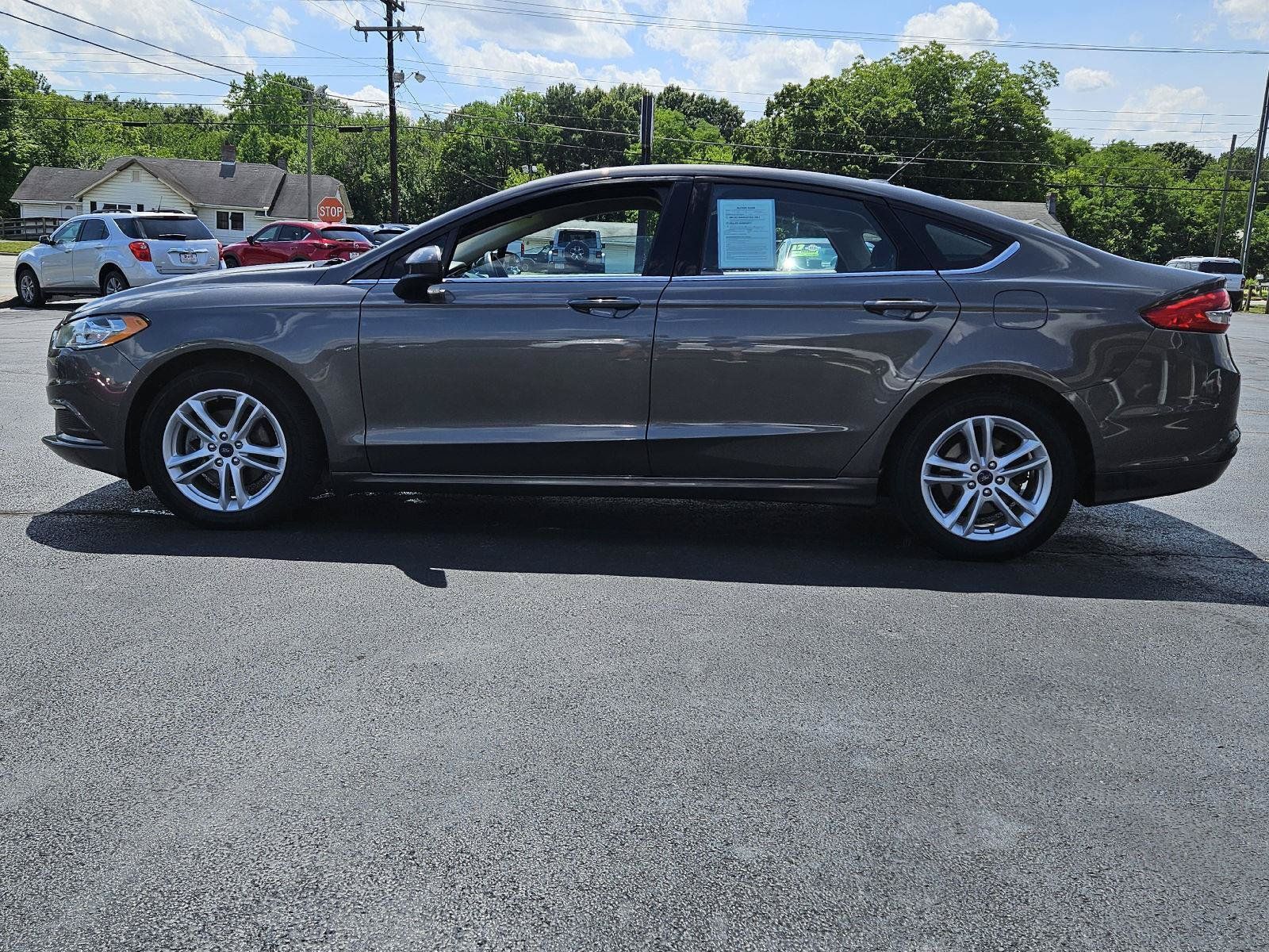 Used 2018 Ford Fusion SE w/ Fusion SE Technology Package FWD image 23