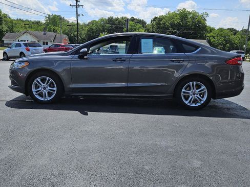 Used 2018 Ford Fusion SE w/ Fusion SE Technology Package FWD image 23