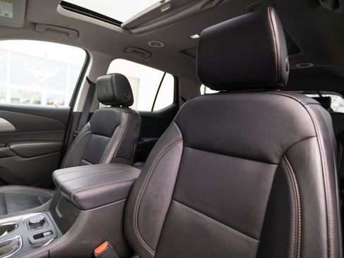 Used 2018 Chevrolet Traverse LT image 15