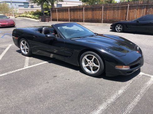 Used 1999 Chevrolet Corvette Convertible RWD image 7
