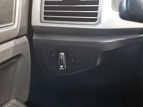 Used 2019 Volkswagen Atlas SE image 36