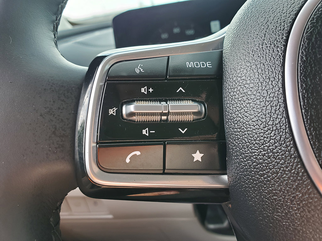 Used 2025 Kia Sorento SX AWD/4WD image 28