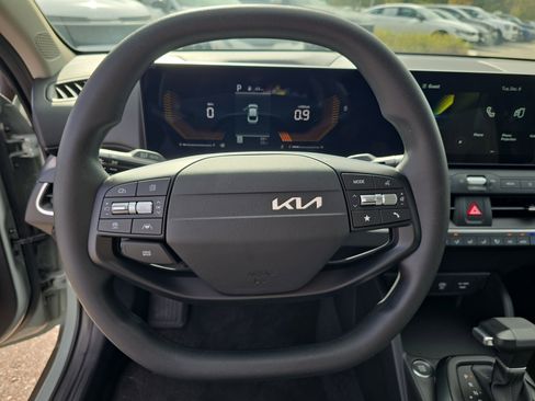 New 2025 Kia K4 LXS image 31