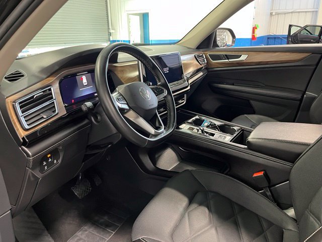 Used 2025 Volkswagen Atlas SE FWD image 23