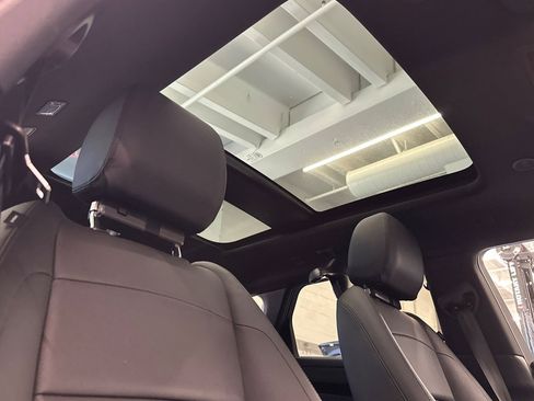 Used 2025 Land Rover Range Rover Evoque Dynamic SE image 25