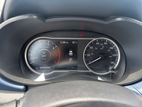Used 2025 Nissan Versa SV FWD image 38