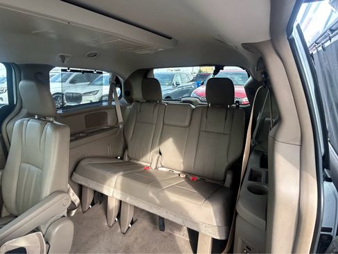 Used 2015 Chrysler Town & Country Touring w/ Driver Convenience Group image 10