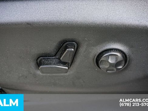 Used 2024 Chrysler Pacifica Touring-L FWD image 54