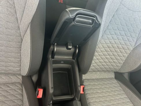 Used 2025 Volkswagen Tiguan S image 39