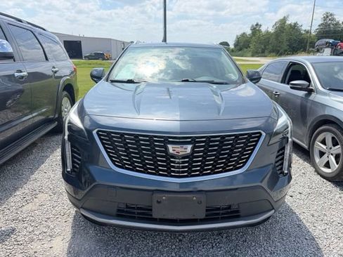 Used 2019 Cadillac XT4 Premium Luxury w/ Cold Weather Package FWD image 6