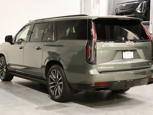 Used 2023 Cadillac Escalade ESV Sport Platinum AWD/4WD image 3
