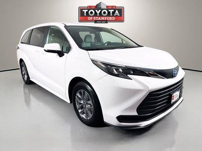 Certified 2025 Toyota Sienna LE