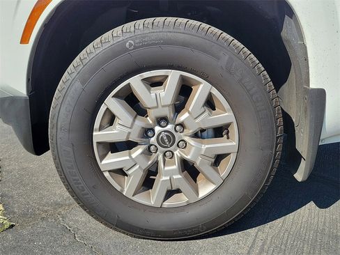 Used 2024 Nissan Frontier SV w/ SV Convenience Package image 26