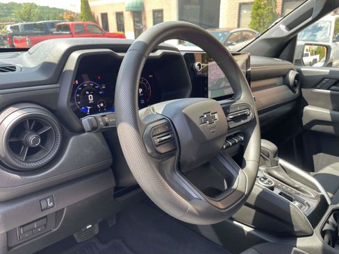 Used 2025 Chevrolet Colorado Trail Boss AWD/4WD image 7