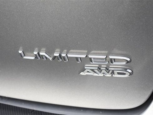 Used 2021 Chrysler Pacifica Limited image 17