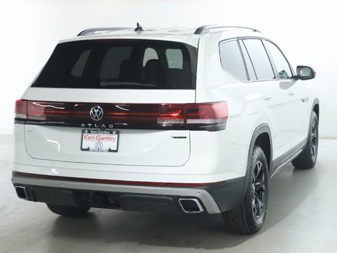 Used 2025 Volkswagen Atlas Peak Edition SE image 50