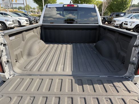 Used 2025 RAM 1500 Warlock AWD/4WD image 32