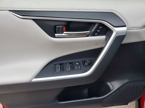 Used 2022 Toyota RAV4 Limited image 16