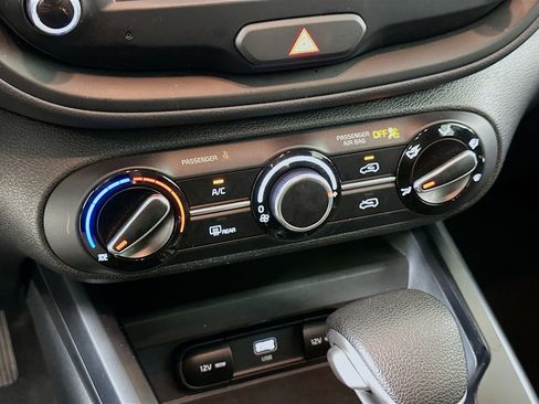 Used 2025 Kia Soul LX w/ LX Technology Package image 23