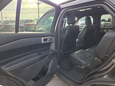 Used 2020 Ford Explorer XLT w/ Equipment Group 202A image 11