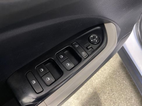 Used 2021 Hyundai Venue SEL w/ Premium Package FWD image 18