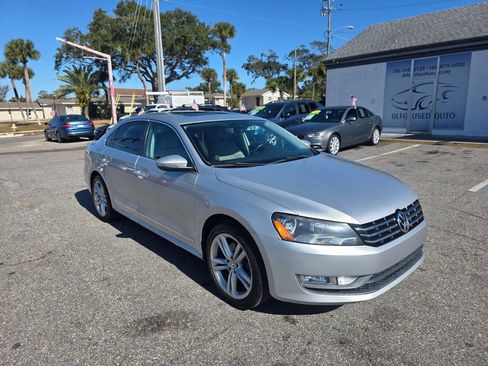 Used 2012 Volkswagen Passat 3.6 SEL Premium image 2