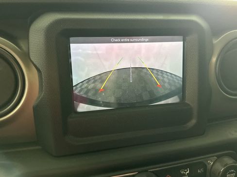 Used 2021 Jeep Wrangler Unlimited Sport image 17