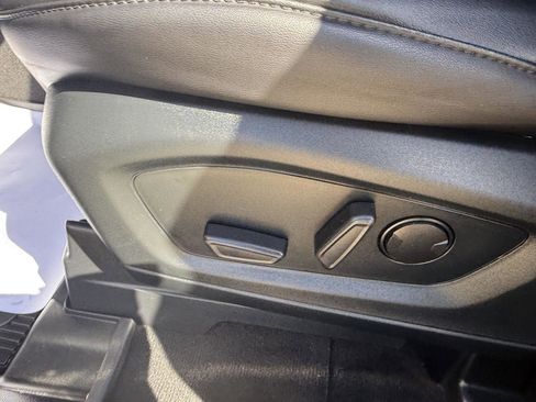 Certified 2022 Ford Explorer XLT w/ Equipment Group 202A image 22