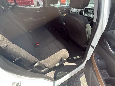 Used 2018 GMC Acadia SLE FWD image 18