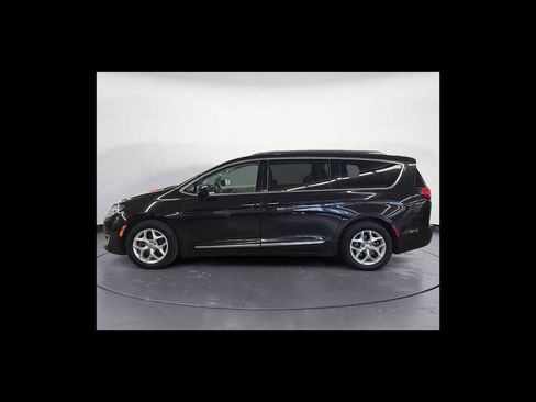 Used 2018 Chrysler Pacifica Touring-L Plus FWD image 3