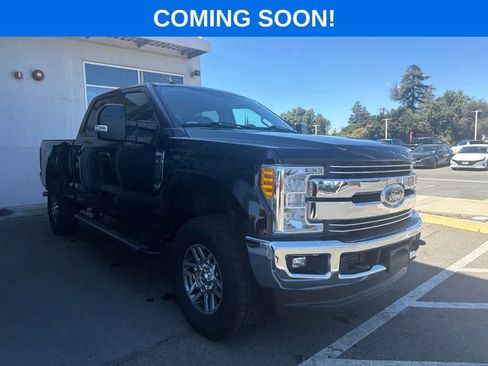 Used 2017 Ford F250 Lariat w/ Lariat Value Package AWD/4WD image 2