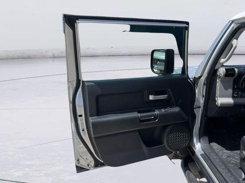 Used 2007 Toyota FJ Cruiser 4WD image 10
